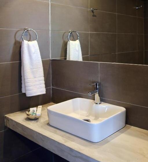 חדר סטנדרט לשלושה, Design Architectonika