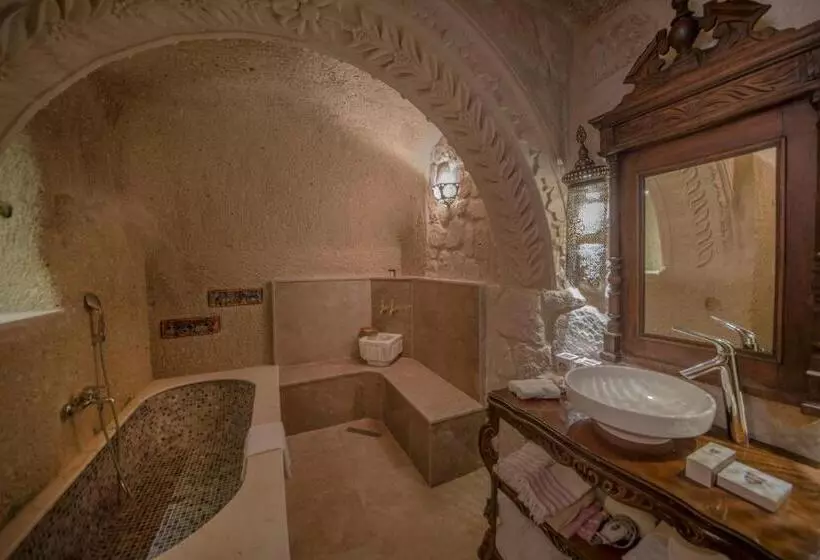デラックスルーム, Cave Suites Cappadocia, Curio Collection by Hilton