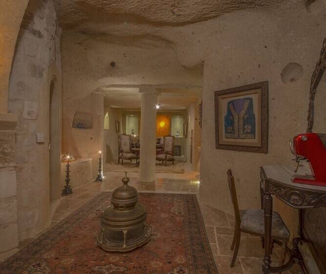سوییت جونیور, Elika Cave Suites & Spa