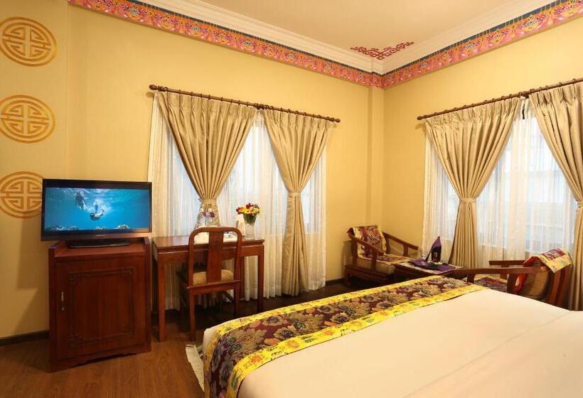 اتاق لوکس با چشم‌انداز, Harmika