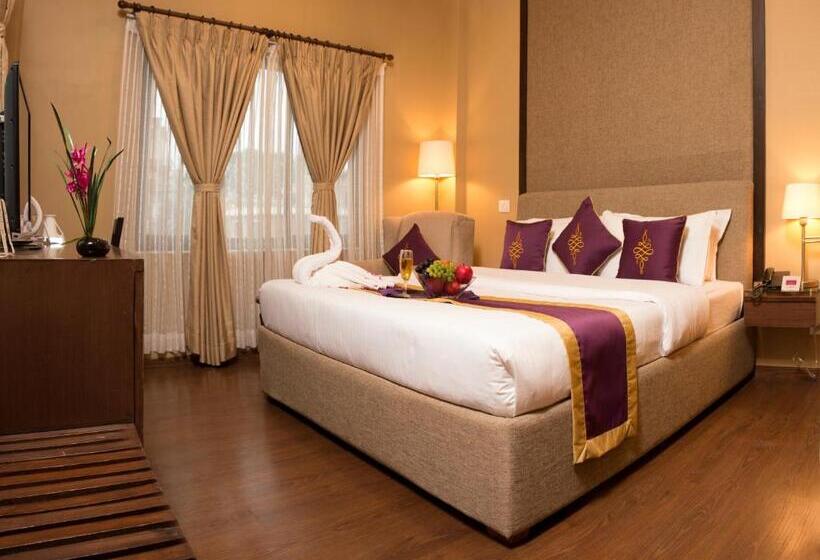 اتاق لوکس با چشم‌انداز, Harmika