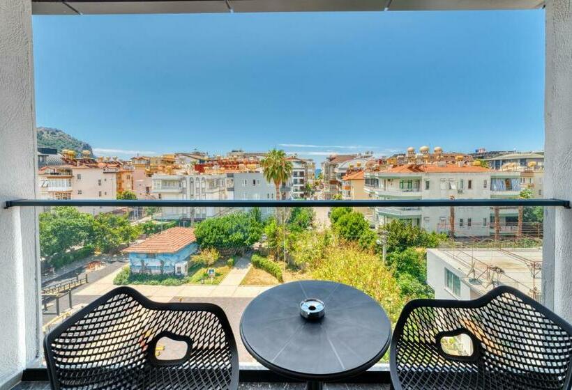 스탠다드 발코니 룸, Hildegard