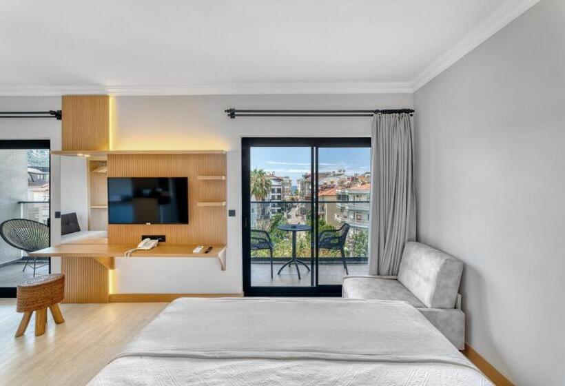 패밀리 룸, Hildegard