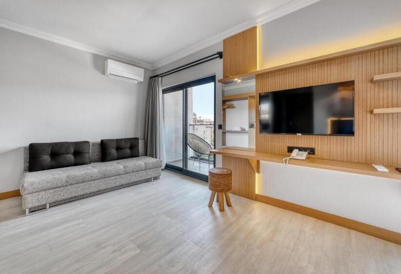 패밀리 룸, Hildegard