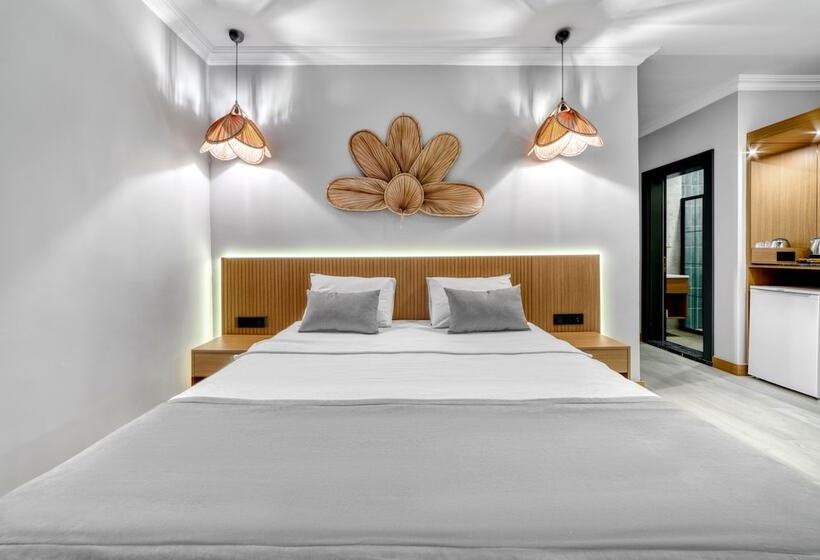 패밀리 룸, Hildegard