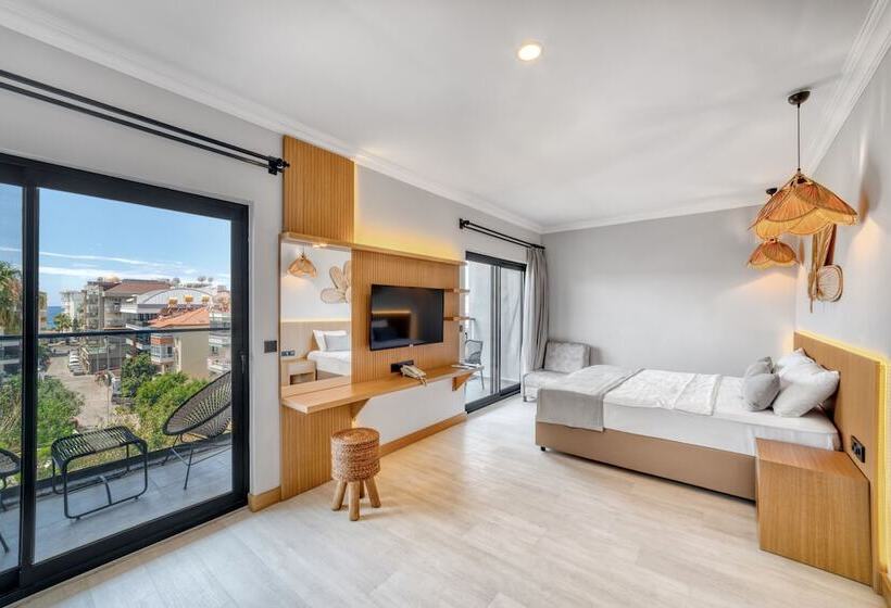 패밀리 룸, Hildegard