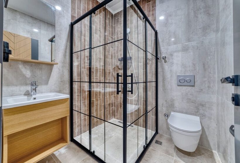 패밀리 룸, Hildegard