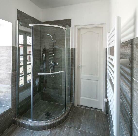 اتاق استاندارد یک نفره, Malom