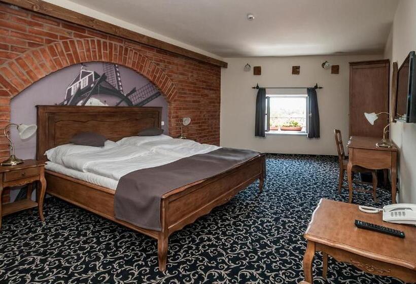 اتاق استاندارد, Malom