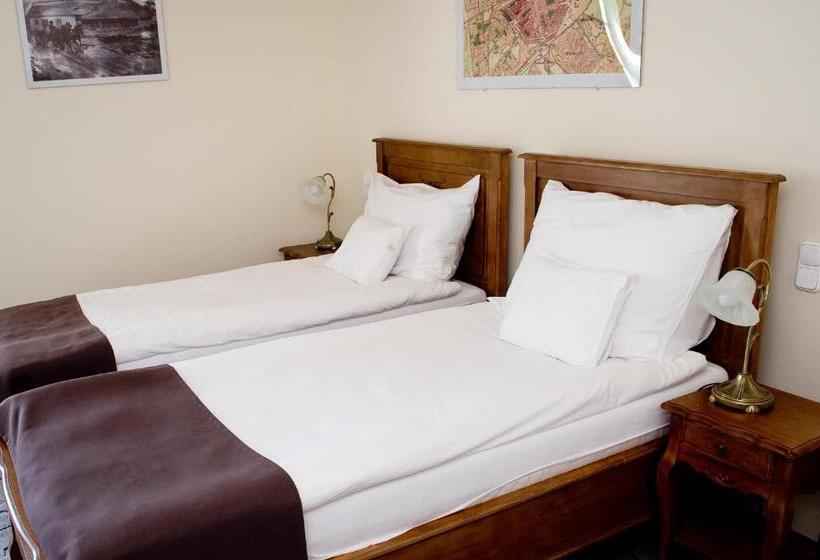 اتاق استاندارد, Malom