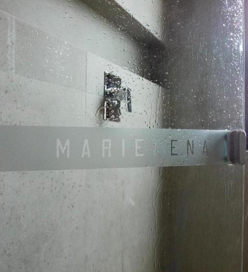 غرفه قياسيه سريرين مزدوجين, Marielena