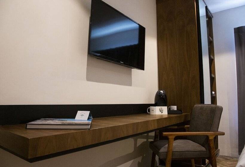 غرفه قياسيه سريرين مزدوجين, Marielena