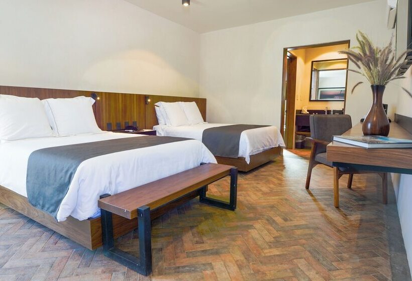 غرفه قياسيه سريرين مزدوجين, Marielena