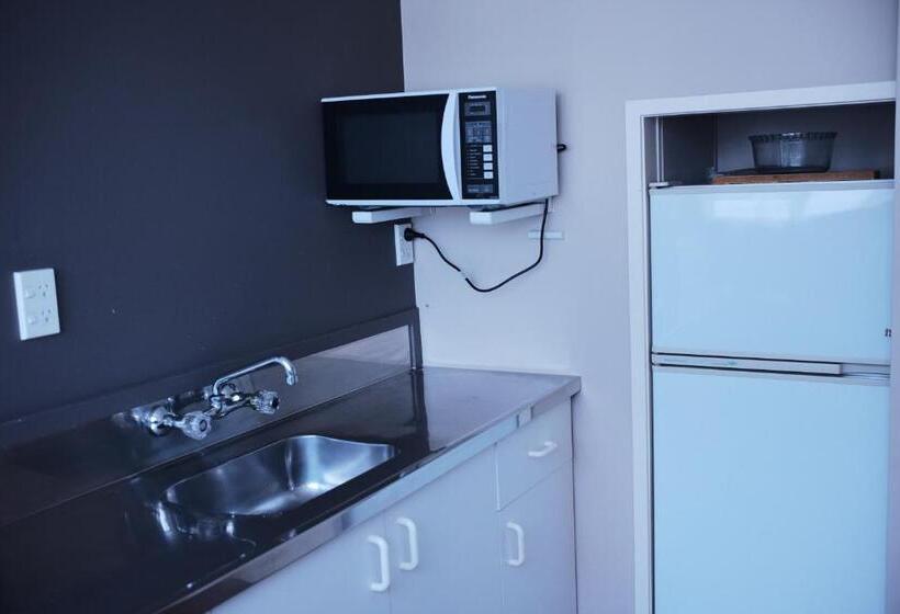 Семейное Студио, Kiwi Studios Motel