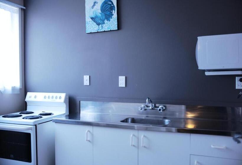 ファミリーステューディオ, Kiwi Studios Motel