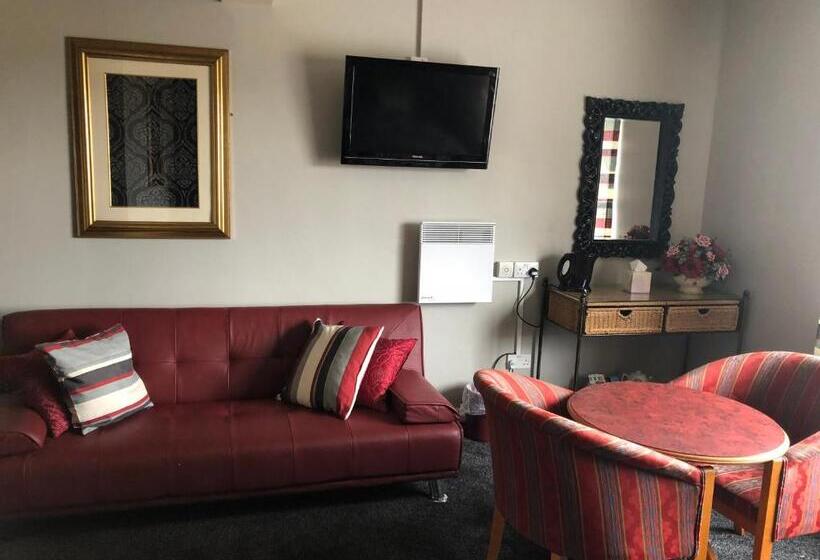 חדר משפחתי, Boston Lodge