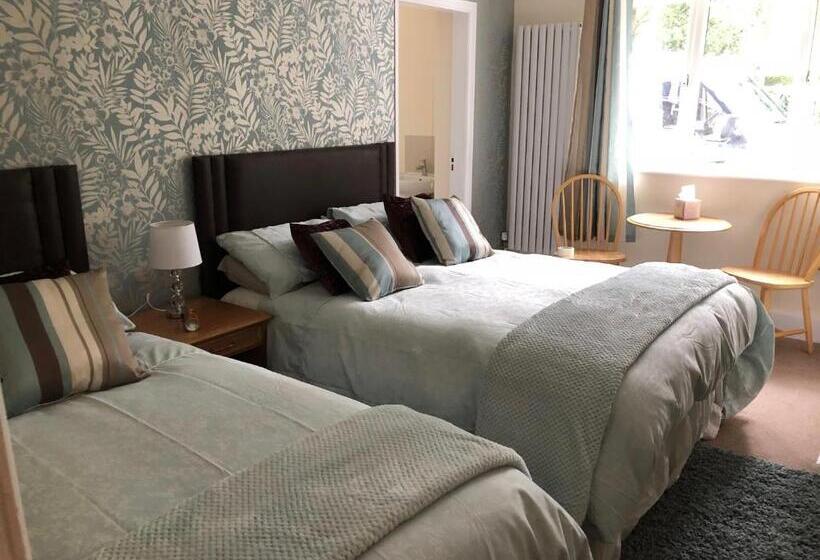 חדר משפחתי, Boston Lodge