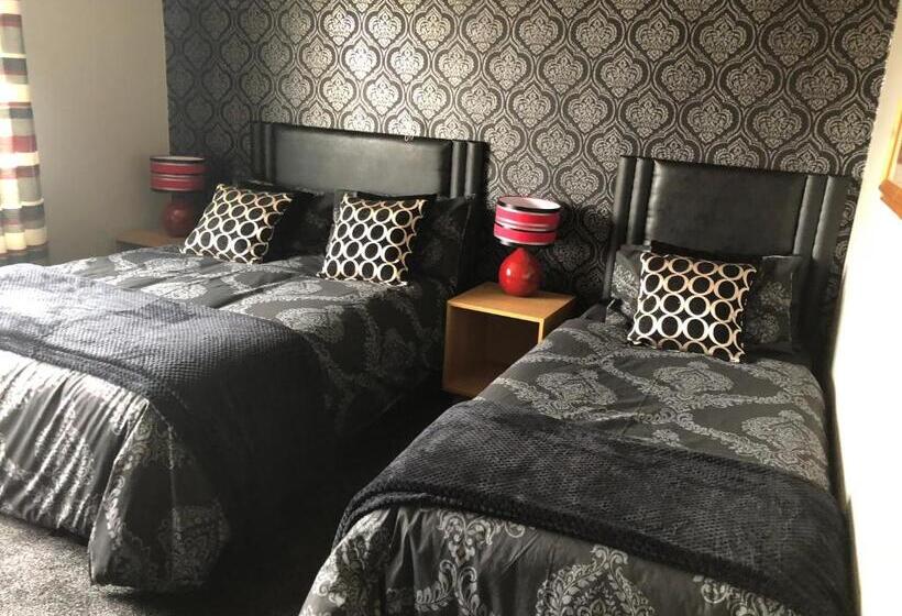 חדר משפחתי, Boston Lodge