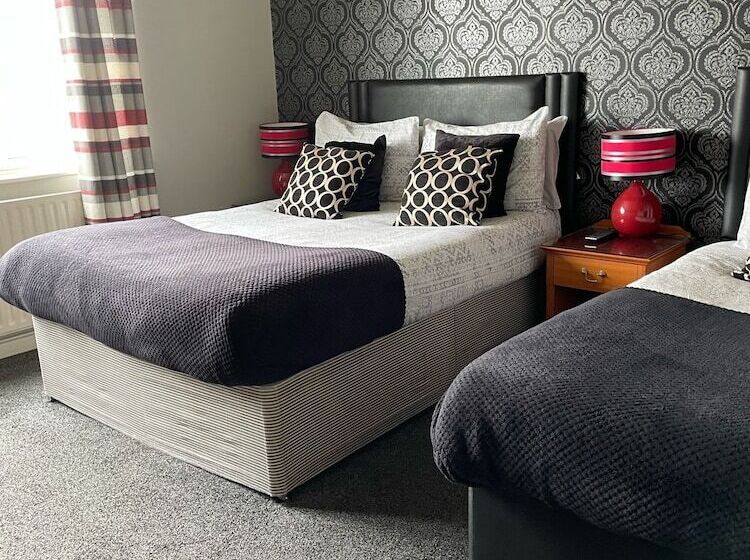 חדר משפחתי, Boston Lodge