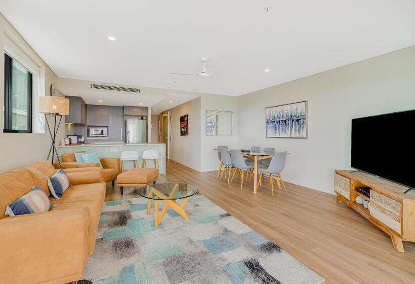 2 Bedroom Apartment with Pool, Pure Kirra