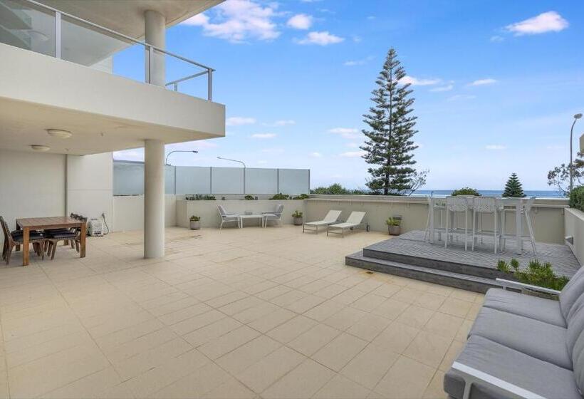 2 Bedroom Apartment with Pool, Pure Kirra