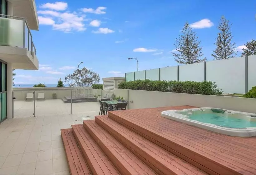 2 Bedroom Apartment with Pool, Pure Kirra