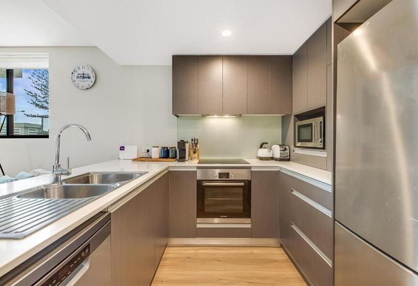 2 Bedroom Apartment with Pool, Pure Kirra