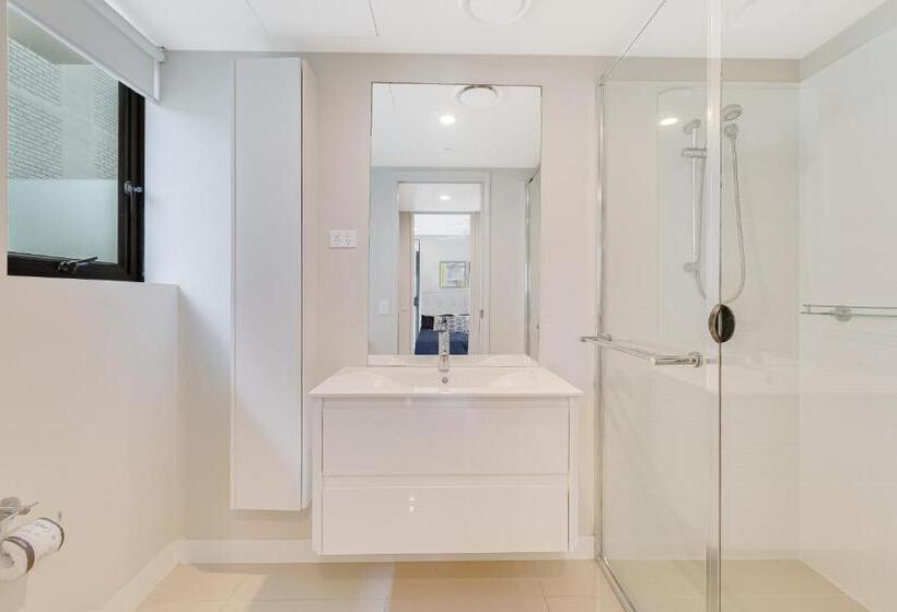 2 Bedroom Apartment with Pool, Pure Kirra