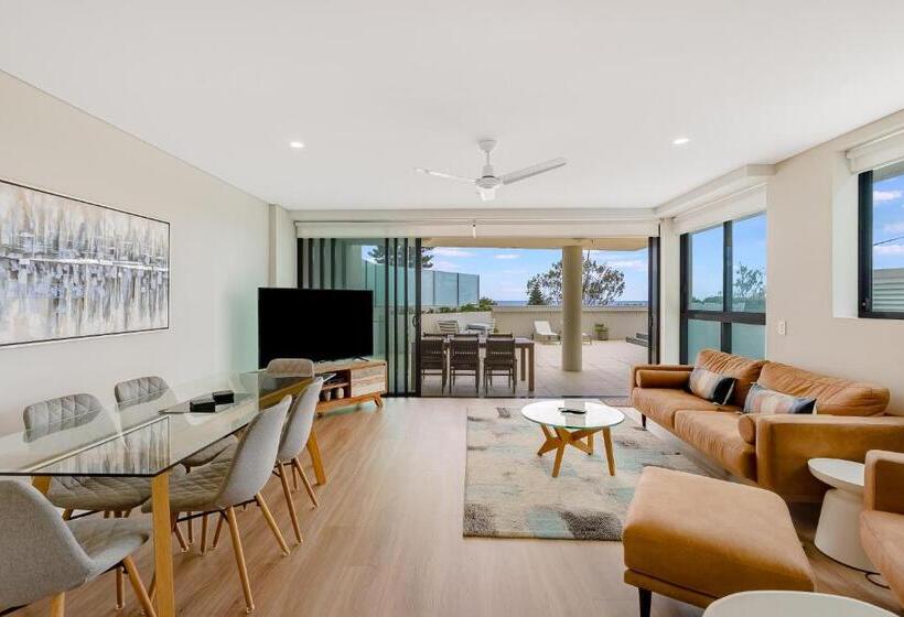 2 Bedroom Apartment with Pool, Pure Kirra