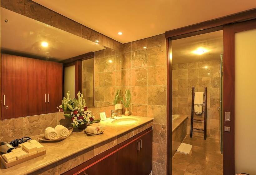 수영장이 있는 3베드룸 빌라, Aksata Villas