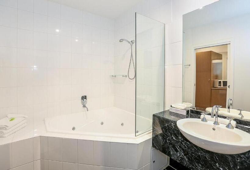 غرفة قياسية سرير ملكى, Belmercer Motel