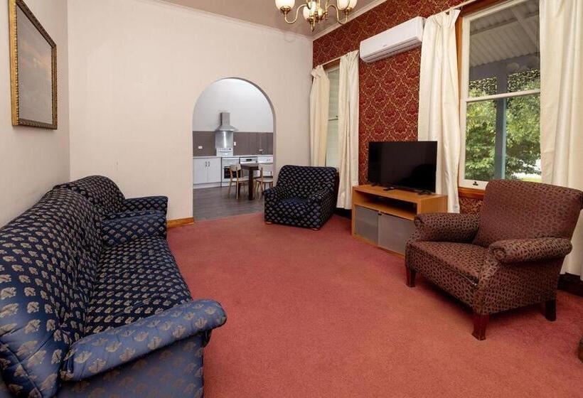 בית, 4 חדרי שינה, Big4 Strahan Holiday Retreat