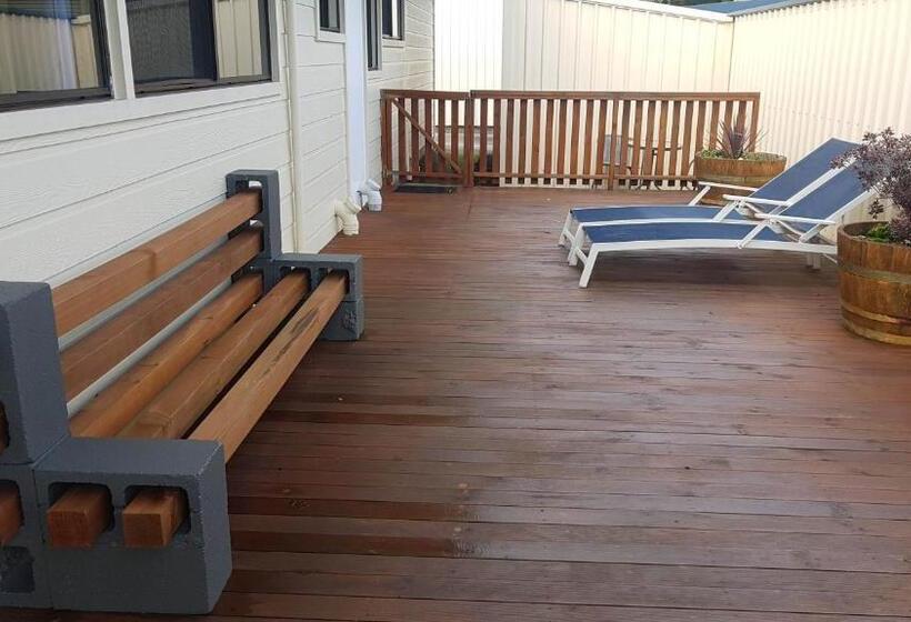 בית, 4 חדרי שינה, Big4 Strahan Holiday Retreat