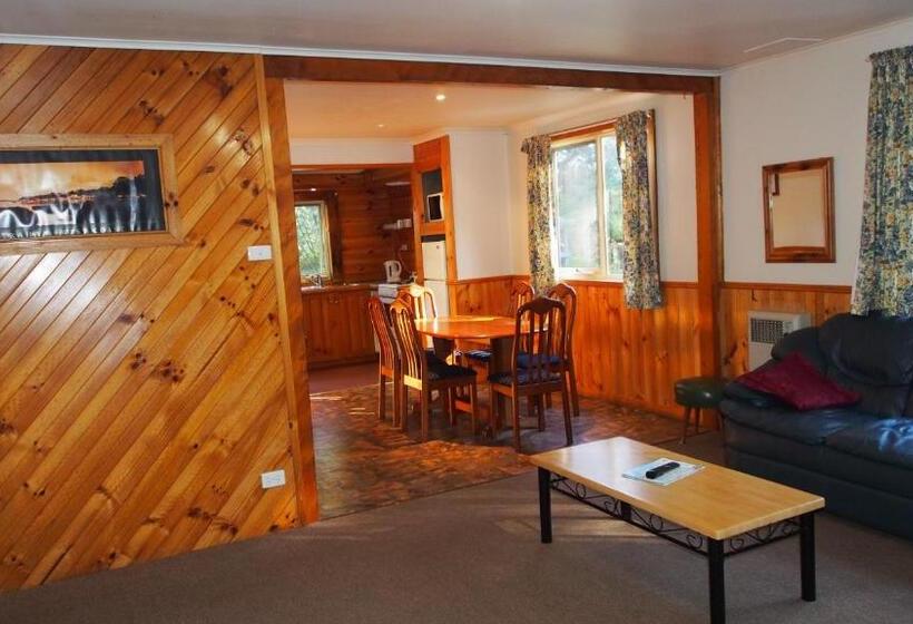 בית, 4 חדרי שינה, Big4 Strahan Holiday Retreat