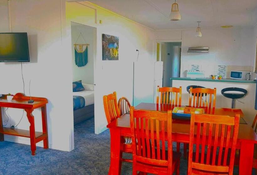 בית, 4 חדרי שינה, Big4 Strahan Holiday Retreat