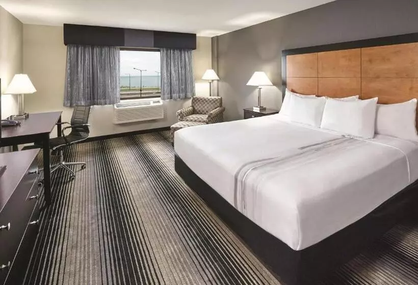 キングサイズベッドのスタンダードルーム, Best Western Plus Hyde Park Chicago