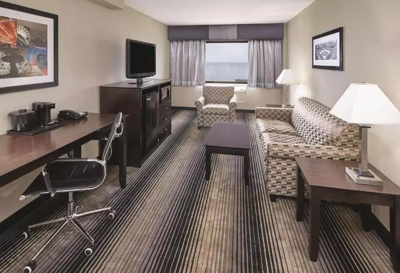 キングサイズベッドのスイートルーム, Best Western Plus Hyde Park Chicago