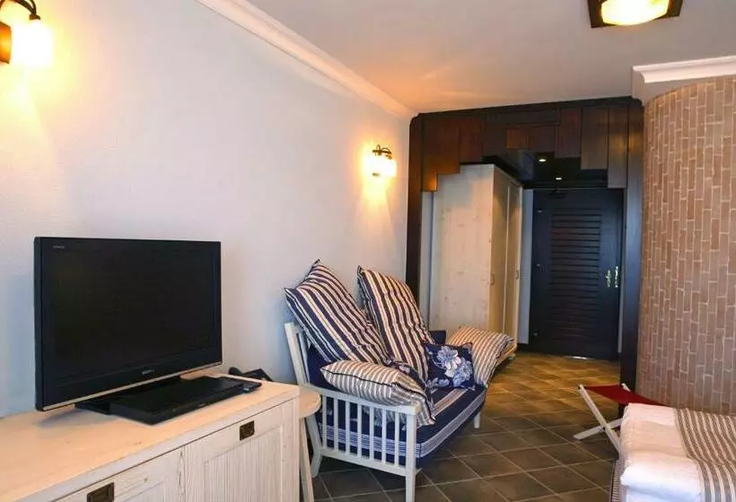 اتاق استاندارد با بالکن و چشم‌انداز دریا, Oasis Resort Lozenets