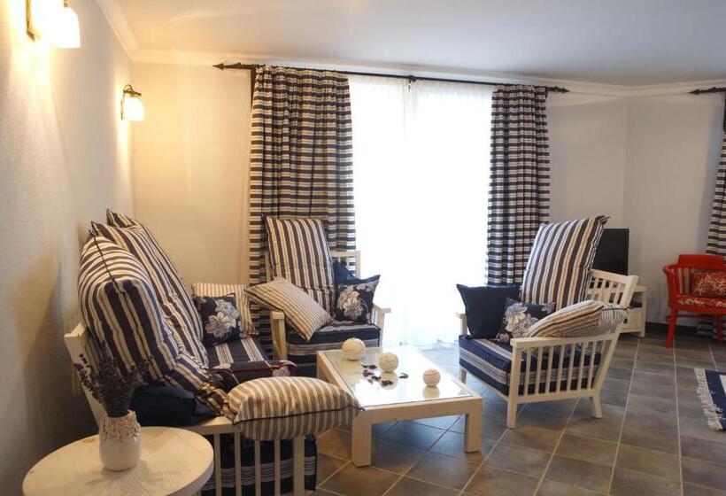 غرفة ديلوكس مطلّة علي البحر مزوَّدة بشُرفة, Oasis Resort Lozenets