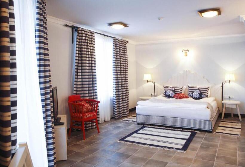 اتاق لوکس با بالکن و چشم‌انداز دریا, Oasis Resort Lozenets