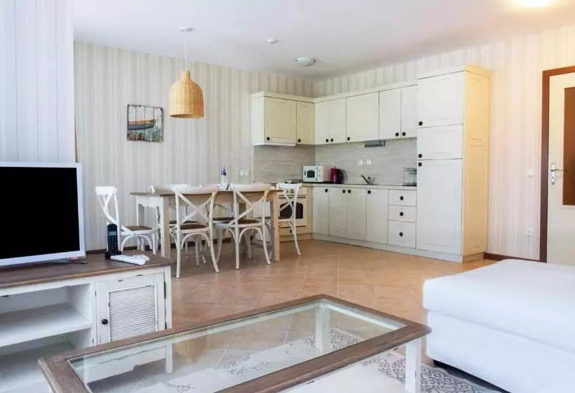 3 Bedroom Premium Apartment, Oasis Resort Lozenets