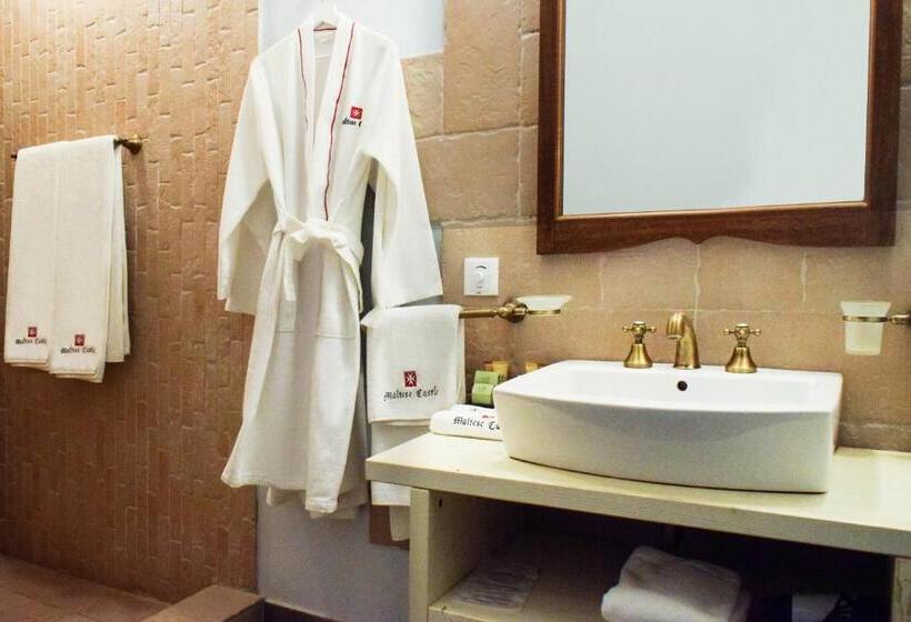 غرفة قياسية مزوَّدة بشُرفة إطلالة جانبية علي البحر, Oasis Resort Lozenets