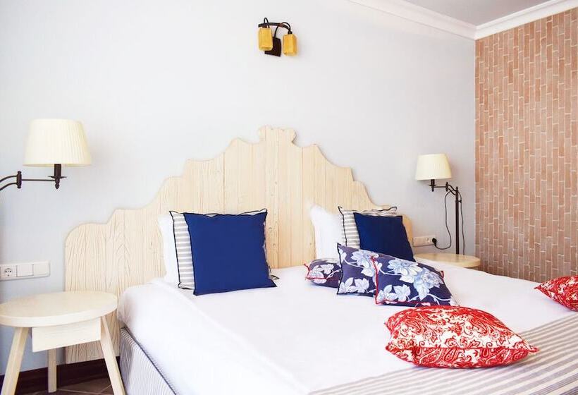 غرفة قياسية مزوَّدة بشُرفة إطلالة جانبية علي البحر, Oasis Resort Lozenets