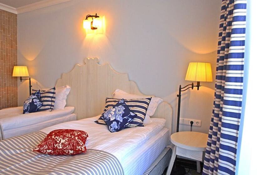 غرفة قياسية مزوَّدة بشُرفة إطلالة جانبية علي البحر, Oasis Resort Lozenets