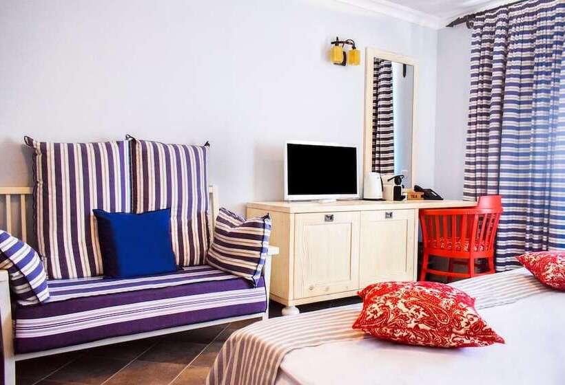 غرفة قياسية مزوَّدة بشُرفة إطلالة جانبية علي البحر, Oasis Resort Lozenets