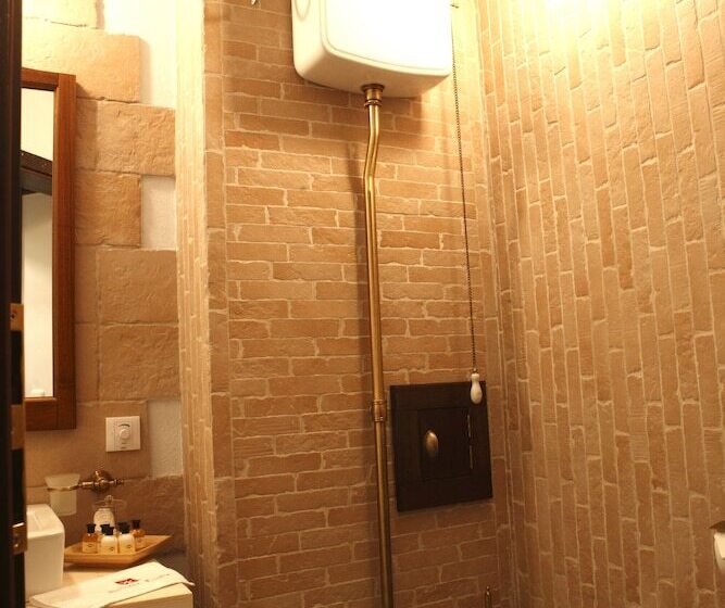 غرفة قياسية مزوَّدة بشُرفة إطلالة جانبية علي البحر, Oasis Resort Lozenets