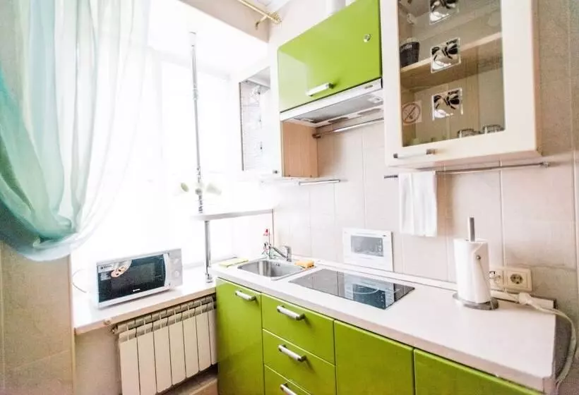 ルームシェアのワンベッド, Residence On Morskaya