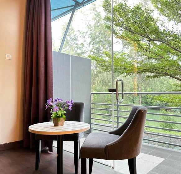 Люкс с Балконом, Waterfront Boutique