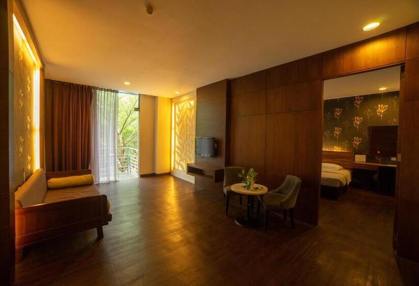 Люкс с Балконом, Waterfront Boutique