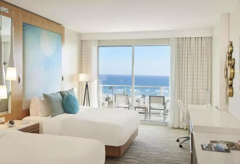 Standard Room Queen Size Bed